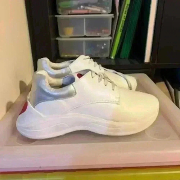 Love Moschino white red heart women sneakers sz 38 pre-owned - Picture 2 of 8